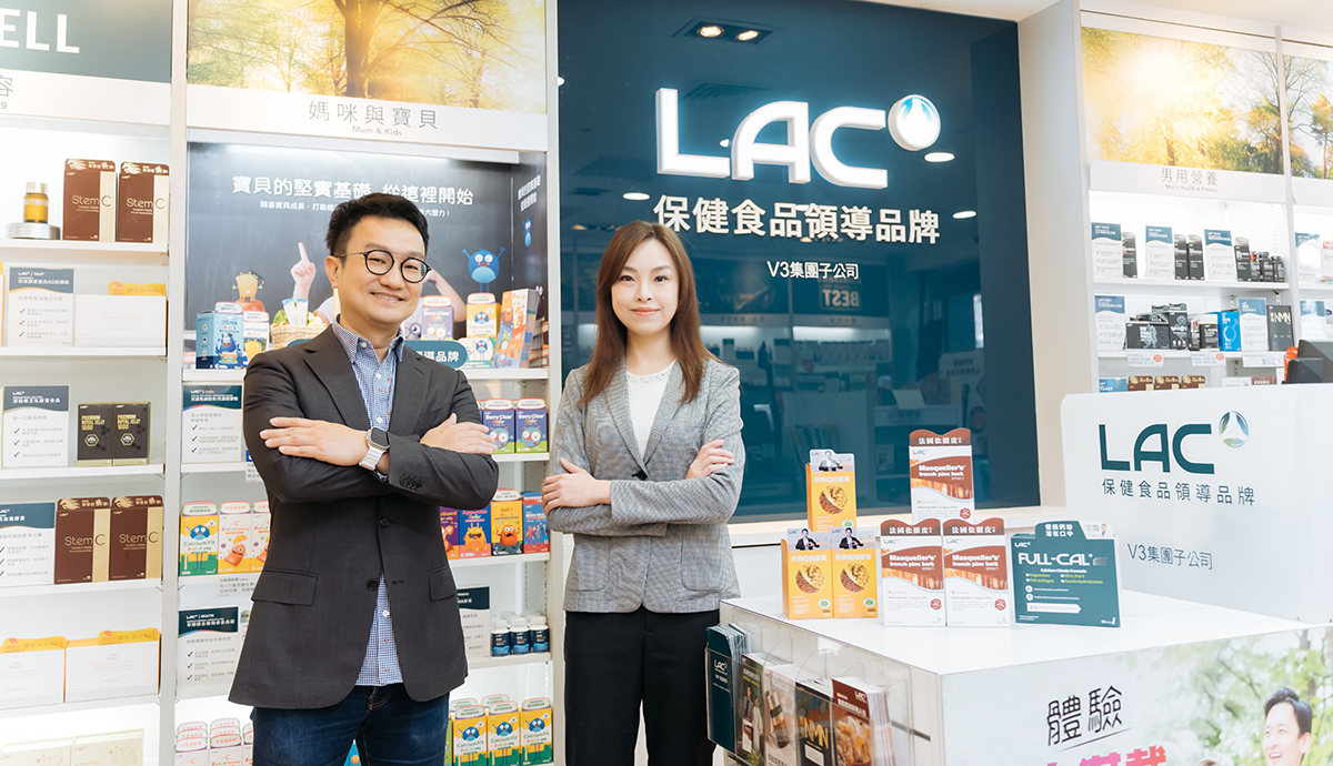 （右起）LAC台灣區總經理戴倩蓉、adGeek營運長暨共同創辦人黃英哲