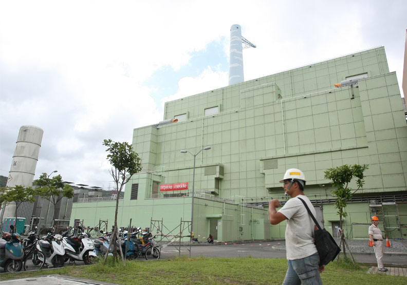 提出興建核四廠