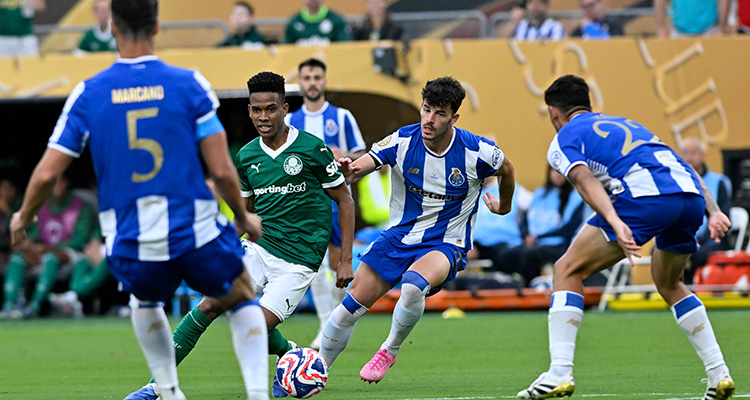 愛因斯坦提出《相對論》100週年